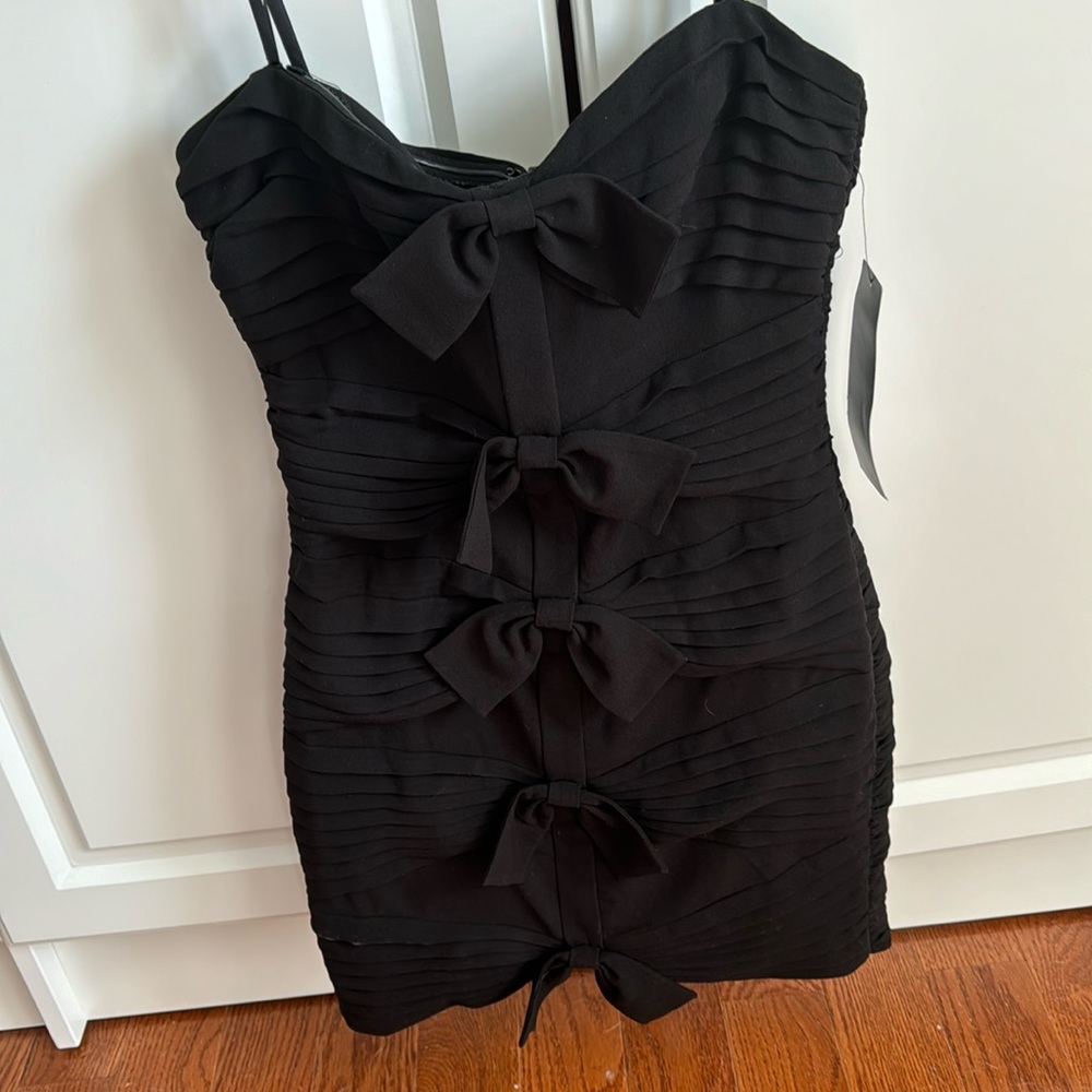 NWT. BCBG Max AZRIA. Strapless trending bow dress.. party all night with this on